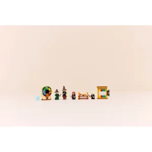 Harry Potter™ 76460 Le château de Poudlard : la cérémonie du Choixpeau magique — comparatif marchands sur Planet-Brick (vue détail 7)