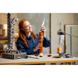 Icons 10341 Le système de lancement spatial d'Artemis de la NASA — prix le plus bas sur Planet-Brick (vue détail 6)