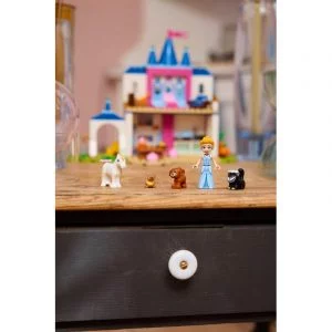 LEGO 43283 Château de Cendrillon et ses amis animaux — meilleur prix sur Planet-Brick (vue détail 9)