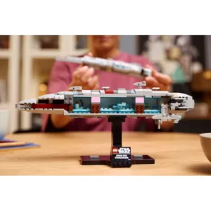 LEGO 75405 Le Starcruiser Home One — comparatif marchands sur Planet-Brick (vue détail 7)