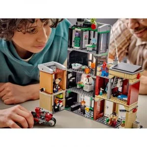 LEGO 76324 Spider-Man contre Oscorp — comparatif marchands sur Planet-Brick (vue détail 7)
