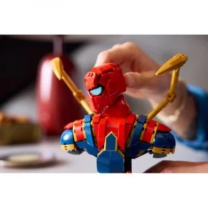LEGO 76326 Buste d’Iron Spider-Man — comparez les prix sur Planet-Brick (vue détail 4)