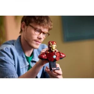 LEGO 76327 Buste d’Iron Man MK4 — meilleure offre du moment sur Planet-Brick (vue détail 5)