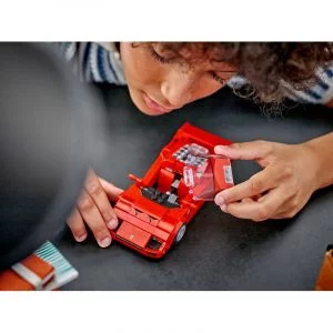 LEGO 76934 Supercar Ferrari F40 — comparateur de prix sur Planet-Brick (vue détail 10)