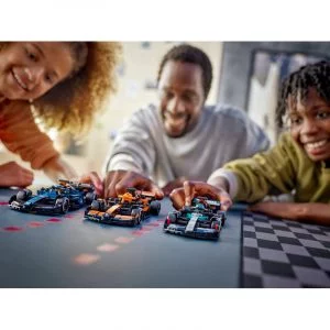 LEGO 77251 Voiture F1® McLaren Team MCL38 — comparateur de prix sur Planet-Brick (vue détail 10)