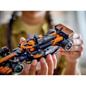 LEGO 77251 Voiture F1® McLaren Team MCL38 — achat malin sur Planet-Brick (vue détail 8)