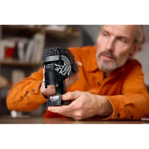 Star Wars™ 75415 Le casque de Kylo Ren™ — meilleure offre du moment sur Planet-Brick (vue détail 5)