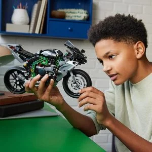 Technic 42170 La moto Kawasaki Ninja H2R — achat malin sur Planet-Brick (vue détail 8)