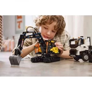 Technic 42175 Camion Volvo FMX et pelleteuse électrique EC230 — achat malin sur Planet-Brick (vue détail 8)