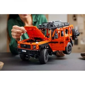 Technic 42177 Mercedes-Benz G 500 PROFESSIONAL Line — comparatif marchands sur Planet-Brick (vue détail 7)