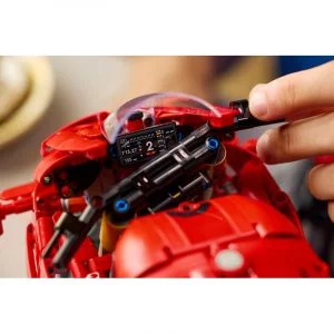 Technic 42202 La Moto Ducati Panigale V4 S — meilleure offre du moment sur Planet-Brick (vue détail 5)