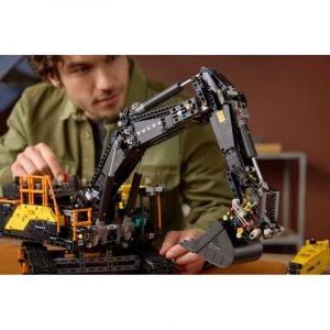 Technic 42215 Pelleteuse Volvo EC500 hybride — prix le plus bas sur Planet-Brick (vue détail 6)