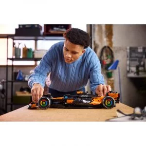 Technic 42228 Voiture McLaren MCL39 F1® — meilleur prix sur Planet-Brick (vue détail 9)