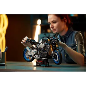LEGO 42159 Yamaha MT-10 SP — comparatif marchands sur Planet-Brick (vue détail 7)