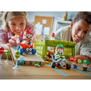 LEGO 72034 Mario Kart™ – Bébé Mario contre Bébé Luigi — comparatif marchands sur Planet-Brick (vue détail 7)